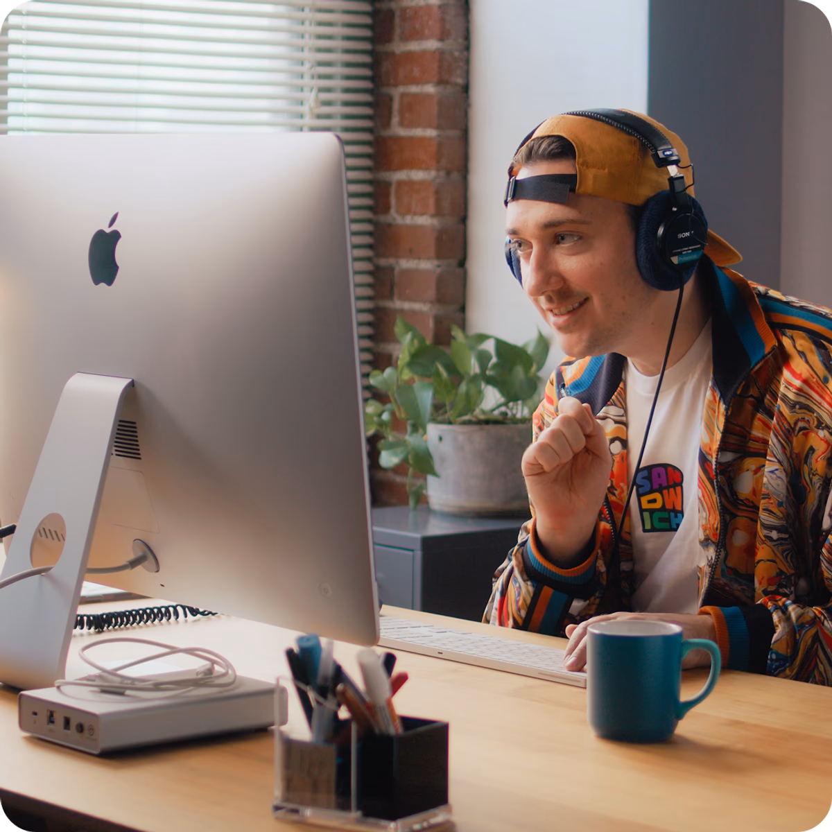 A man on a PC working on a project trough LucidLink.