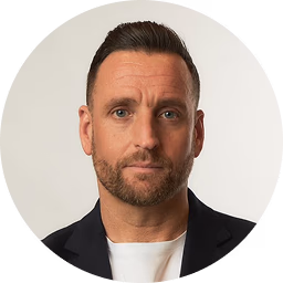 Tom Holmes headshot.